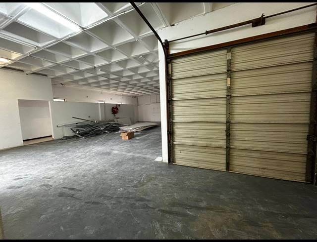 230M² WAREHOUSE TO LET IN WYNBERG